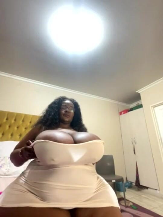 Legendary Booty Overdose: Black Giantess Bouncing Her Tits
