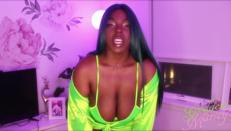Goddess Marley: Green Turns Me on