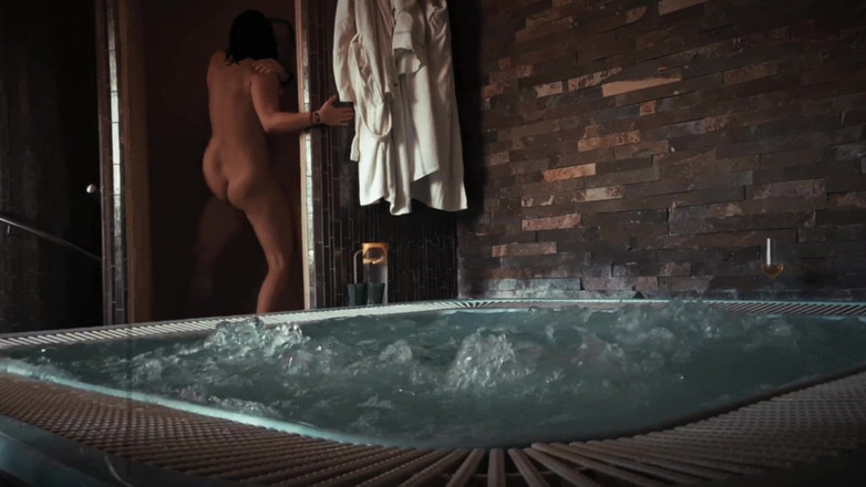 DedeDeville: Bonita tesuda milf fodida por estranho em jacuzzi vintage aamateur