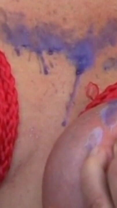 Bangora clips: Matură sexy roșcată înlănțuită suportă ceară fierbinte de lumânare