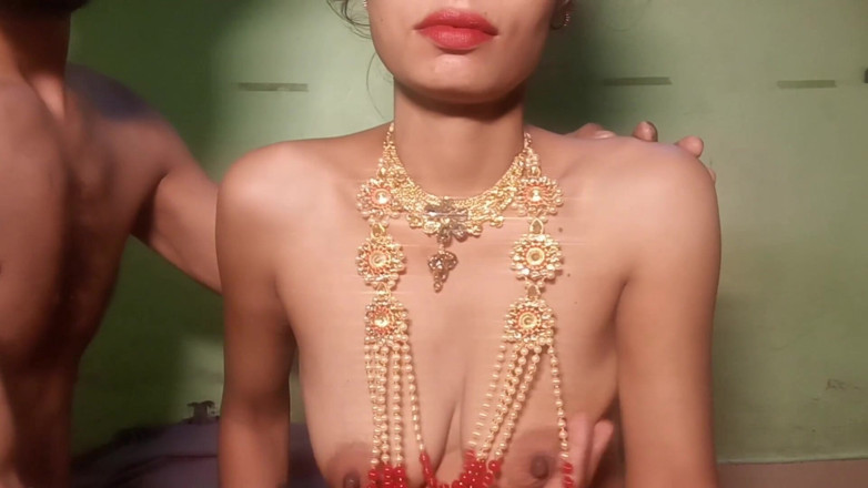 Sexy biwi: Трахав дупу збудженої тітоньки після того, як її чоловік пішов на чергування