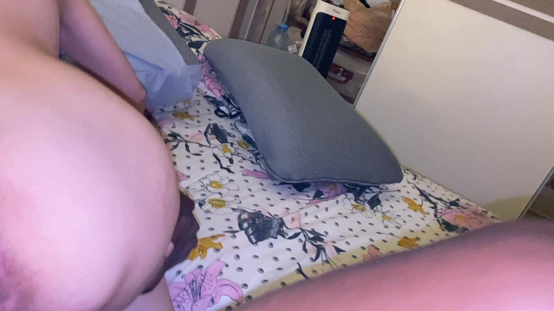 Jollyfuckingoldman: Istri nakal ini dientot sama dua kontol raksasa pria kulit...