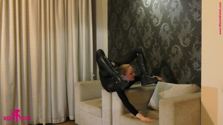 Gymnastic: Otelde çıplak
