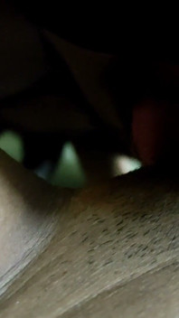 인도 여친을 사랑스럽게 따먹고 즐거운 섹스로 몸에 사정하는 핫한 여친을 아침에 천천히 오럴