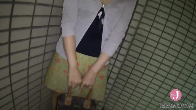 Celebrity Japan: The cute lady around the corner, her first AV appearance!...