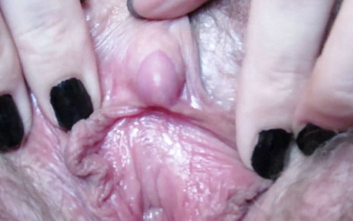 Cute Blonde 666: Záběr zblízka na hrátky chlupaté velké klitorisové kundičky