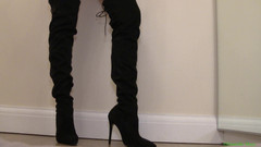 Danielle Maye: Suede boot dominace