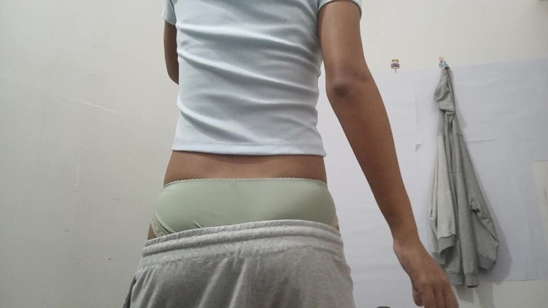 desigirl93: Indická teenagerka se svléká do naha a užívá si své...