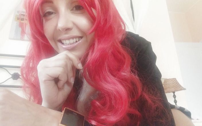 Savannah fetish dream: İtalyan kızıl saçlı sahibe Lavinia solucanla konuşuyor