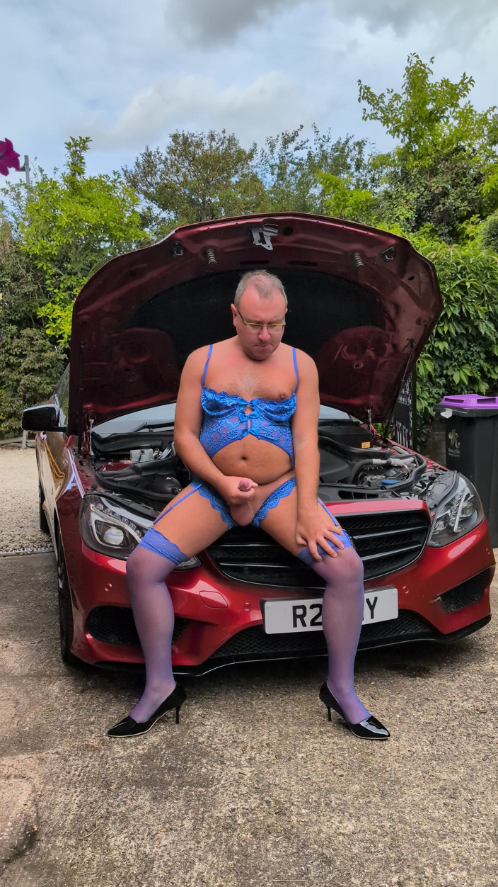 RichySissy69: Se divertindo enquanto goza no meu carro