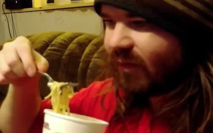 Au79: Eating Some Good Cup Ramen