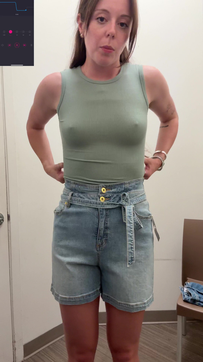 Nadia Foxx: Al bajarme espero que nadie me escuche!