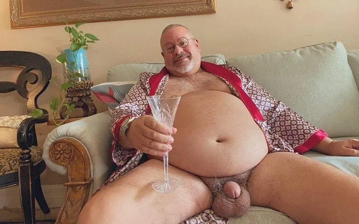 Hand-Free-Daddy-Chub: Grandpa cock cumshot from behind