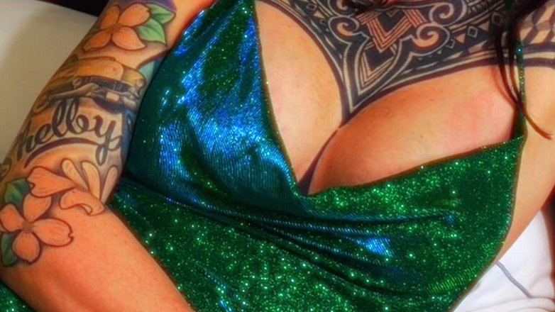 Voo Doo XXX: Ateşli orta yaşlı seksi kadın mastürbasyonu