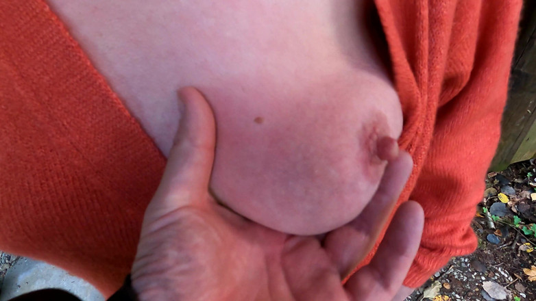 Bouncy Tits Action: Pull up Your Shirt I Wanna Slap Your Tits