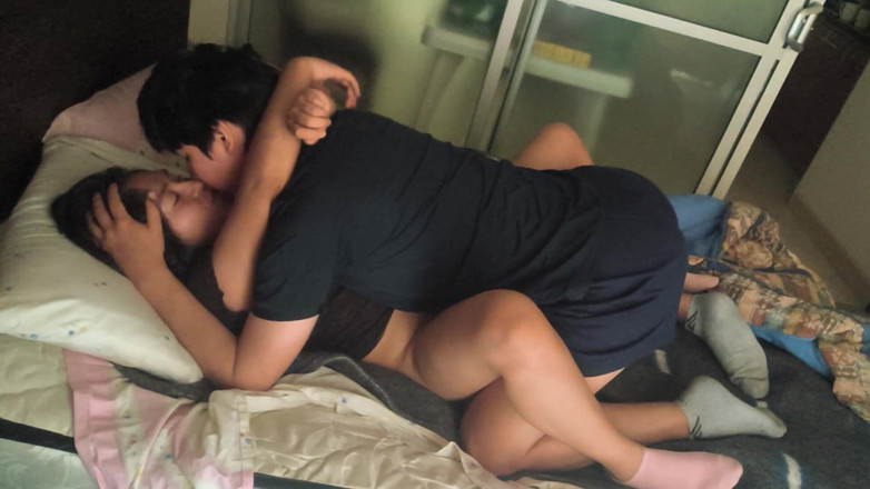 Moo DBOXXX: 给我18岁的基督教朋友授精，她的男朋友什么都不知道