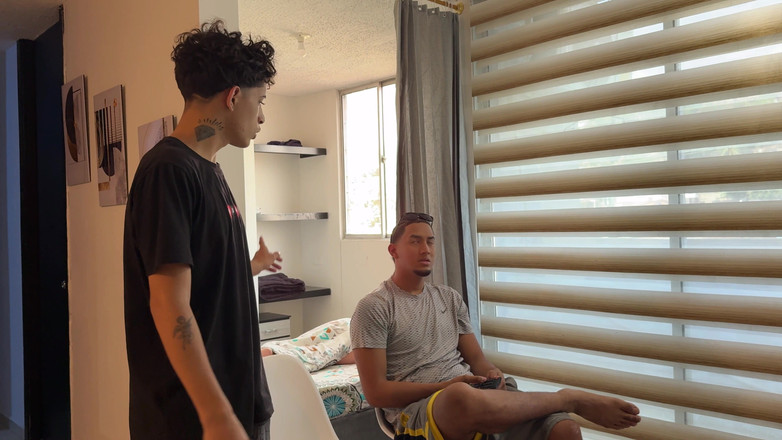 katyJay: Jag utnyttjar det faktum att min man cuckold är distraherad så...