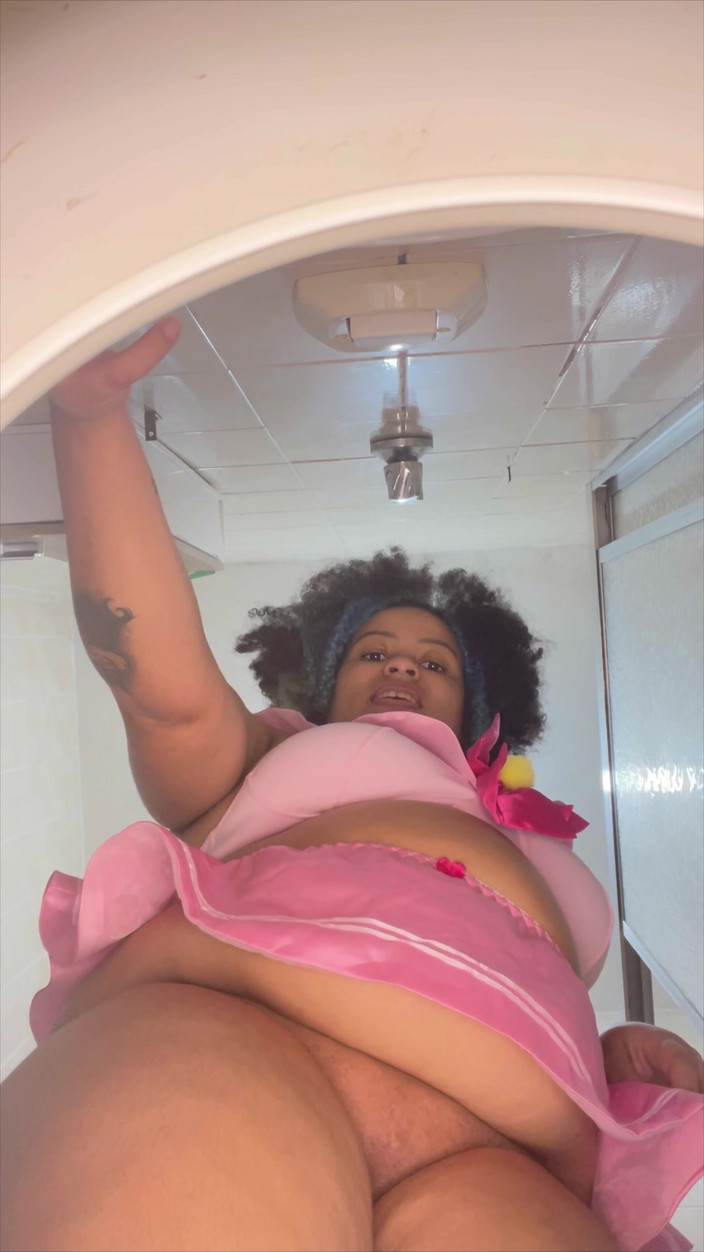 Cutiepiie Chubby: POV pierdzenia w toalecie