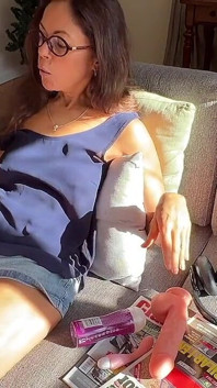 Heiße Autoliebende MILF Wird Von Ihrem Ehemann Zu Einem Erstaunlichen Orgasmus Behandelt.