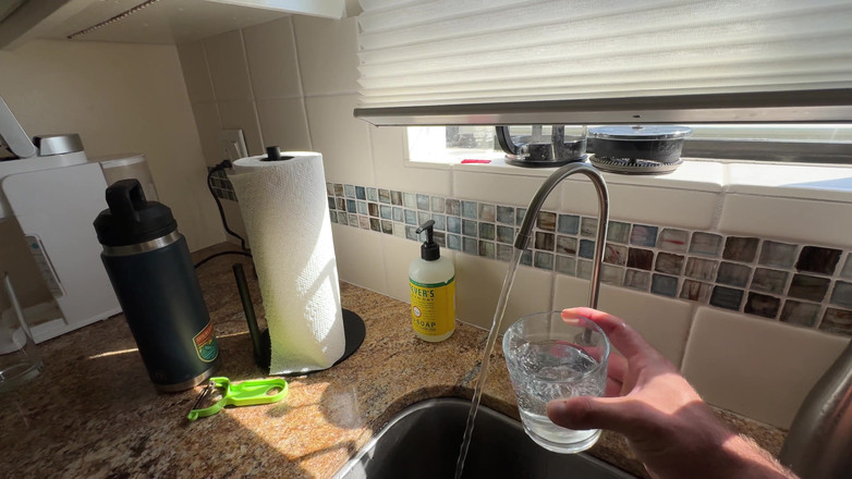 Dante Colle: 큰 팁을 받는 배달 소녀