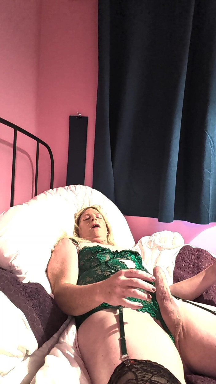 NikkiGee: Fuck Me Till I Cum!