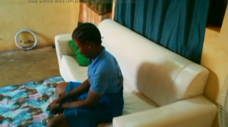 Pornsexlive: Abang tiriku ngentot aku di sofa