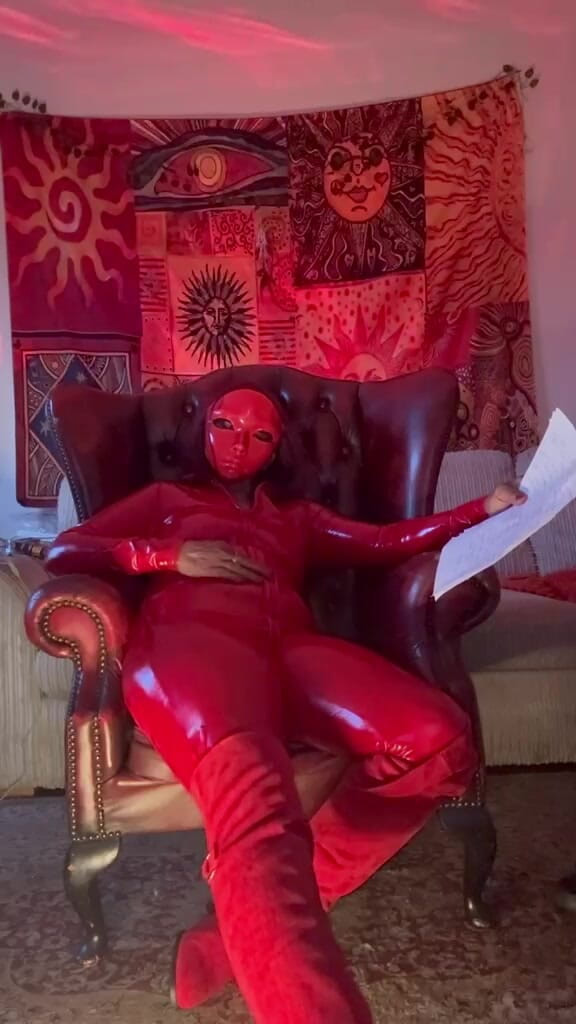 blackberrymilf: Röd satin