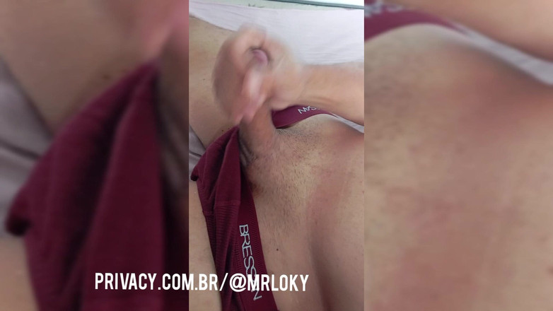 Mrloky20: Хлопця спіймали за мастурбацією