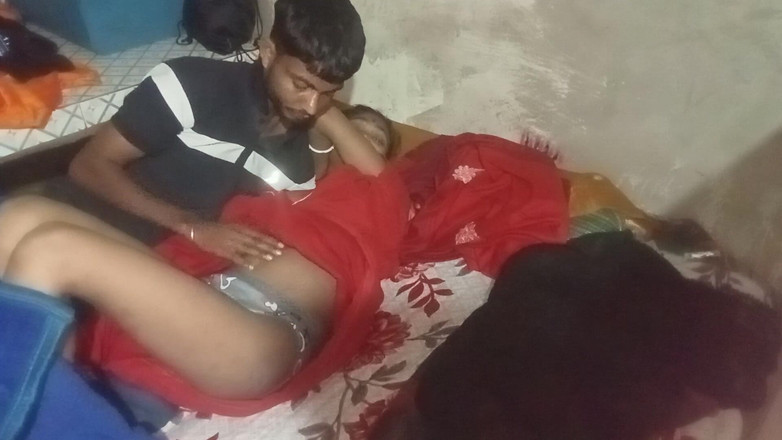 Nisha Kumari: La moglie indiana sposata si diverte con il fukkiny