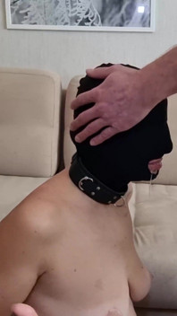 마누라에게 목구멍 깊숙이 펠라를 가르치는 중. 마누라 공유. 삼 인조. 더블 페이셜. 30901년