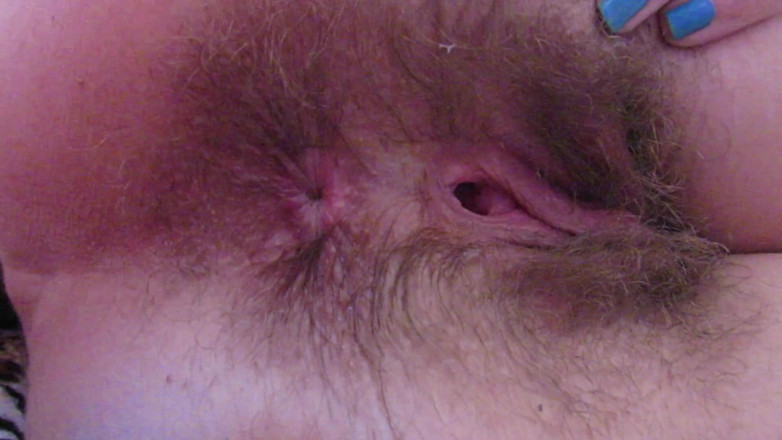 Cuteblonde666: Piscando meu cu peludo e molhado em close-up