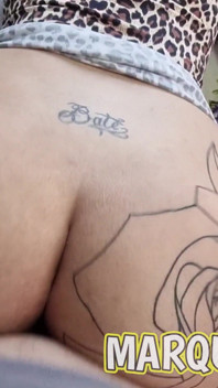 Eu fodi a bunda da minha esposa e gozei na buceta da namorada