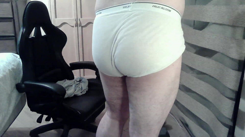 Himbo_Fox: Muskulöser Camboy biegt seine muskeln und hockt