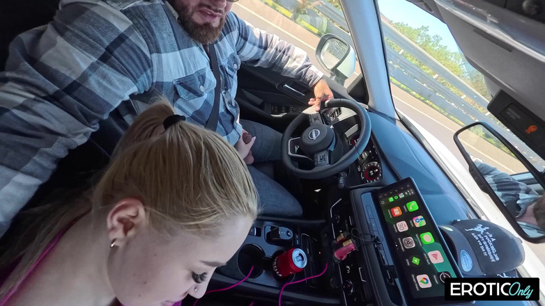 EroticOnlyClips: Bionda di 20 anni viene scopata duramente da un ragazzo più...