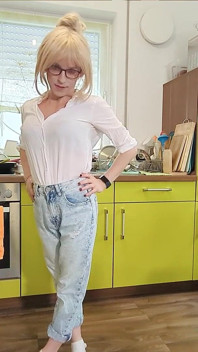 Sono arrabbiato con Te, ragazzo mio! come punizione, tu puoi prenderti un pugno mentre ti sego! JOI CBT TEDESCO