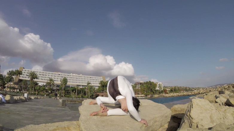 Flexilady: saphed spaindeks men Elegnant contortionist