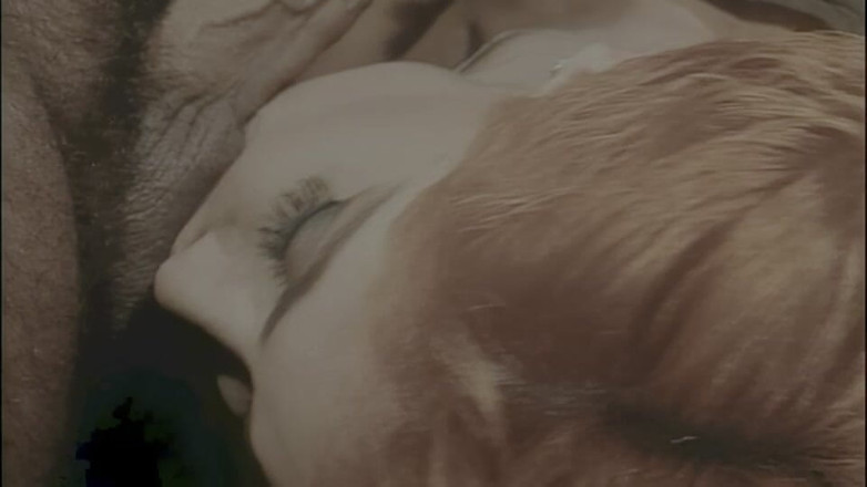 pornitaliangraffiti: Architekt pieprzy Milly na stole