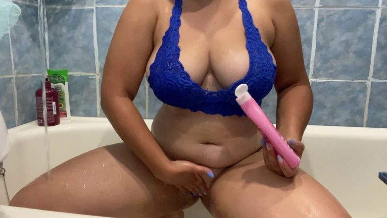 Lux Eva: I Take A Bath, Caress My Tits And Pussy