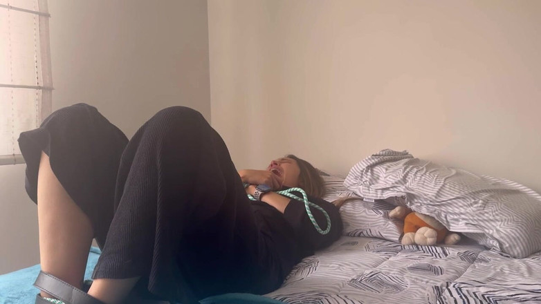 scarlettandc: 彼女は私を縛り上げ、オーガズムを感じるために顔面に座りました