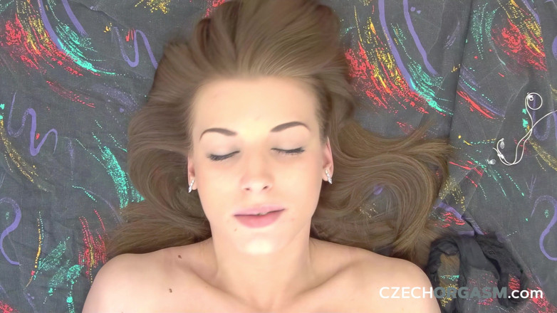 Czech Orgasm: Orgasme Czech 4: Pepek si rambut coklat yang cantik