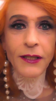 # 58 - eu nunca tive tanto pau em ambos os meus buracos ao mesmo tempo - BeingBoth