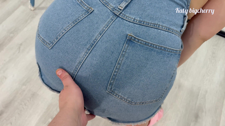 Katybigcherry: Sono venuto a dipingere il muro per la mia vicina,...