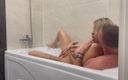 Viky one: Страстный секс с женой в ванной