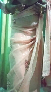 Indischer Schwuler Transvestiten-bottom, Crossdressing in Seidigem Sari Mit Schwerem Jwellery, Echtem Selbstgedrehtem Sex