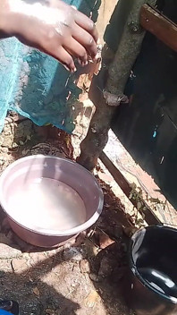 私の黒檀の女の子とアフリカの方法で屋外シャワー体験
