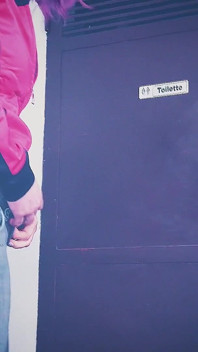 พงศาวดารห้องน้ําที่ถูกล็อค - Ep. 01: ทําให้กางเกงยีนส์เปียก