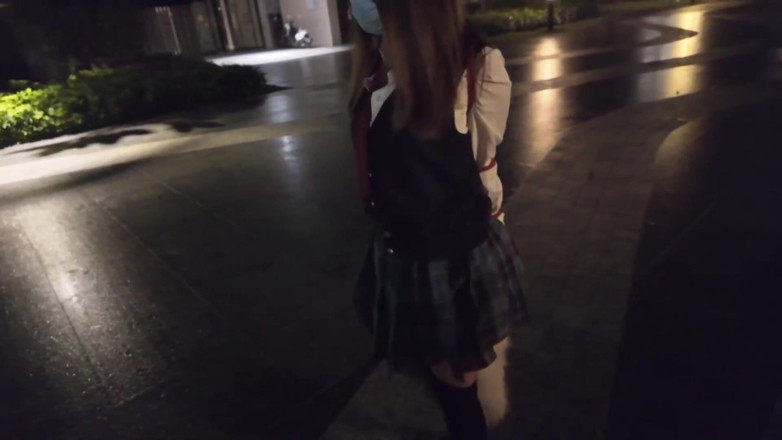 Aisan girl bondage: Hs19- una ragazza con l'uniforme scolastica era legata per le...