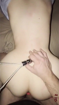 Tyler versohlt harte morgana mit einem Metallkabel, Buttplug drinnen!