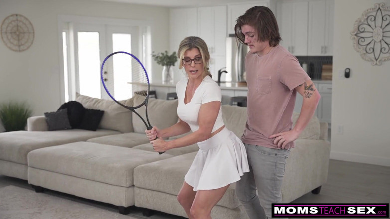 Moms teach sex: Macecha mi pomáhá vyostřit moji hru - S19:e9