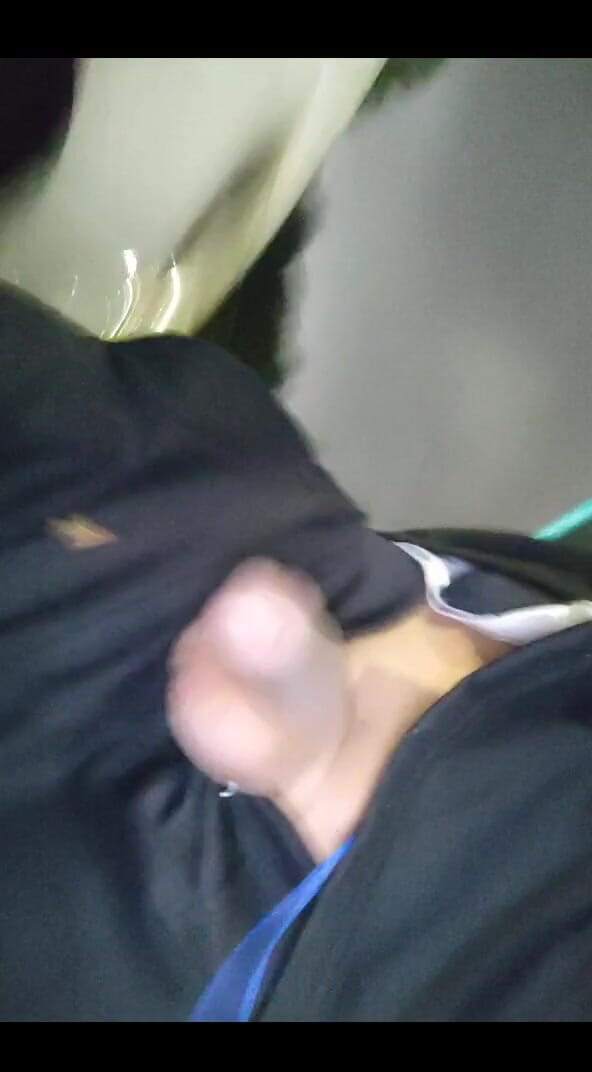 AlexAlejandro13: J’aime squirter du lait, grosse bite quand je me promène...